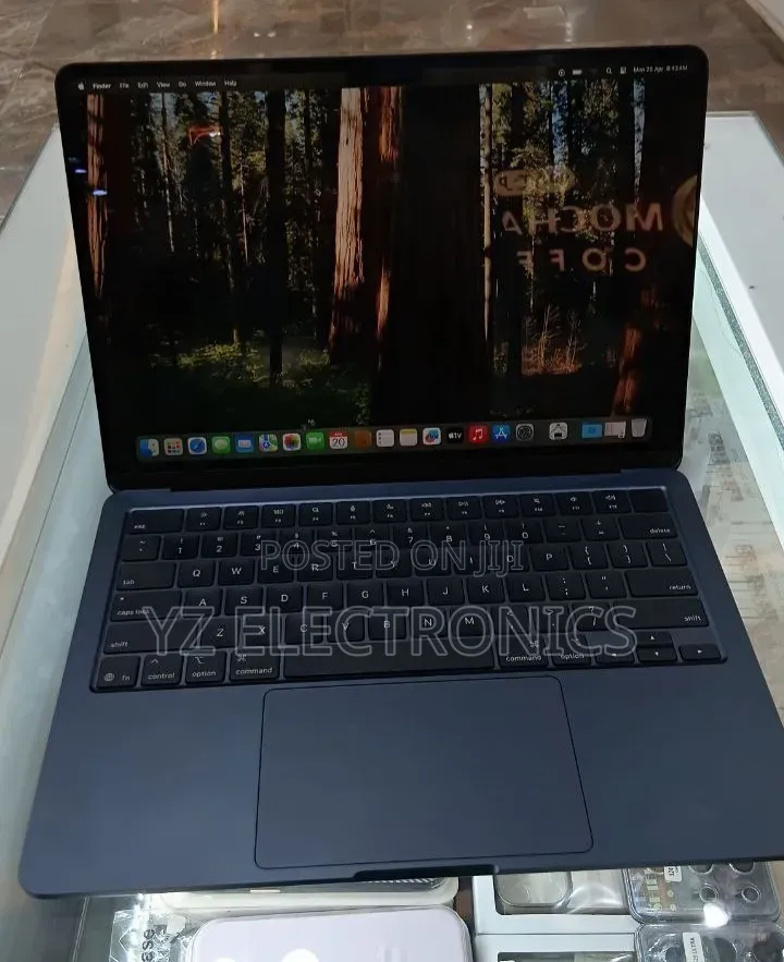 New Laptop Apple MacBook Air 2025 M4 16GB Intel Core i7 SSD 256GB