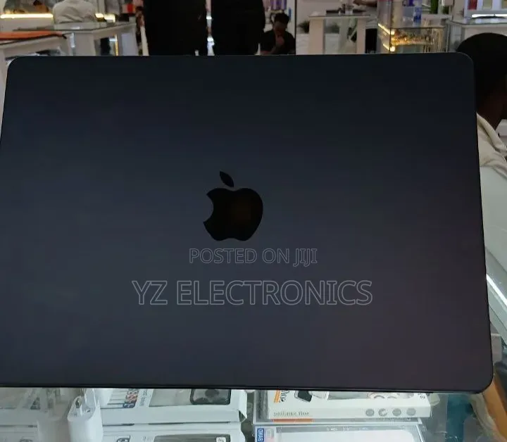 New Laptop Apple MacBook Air 2025 M4 16GB Intel Core i7 SSD 256GB