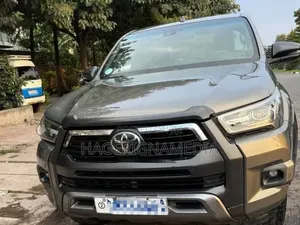 Toyota Hilux 2021 Gray