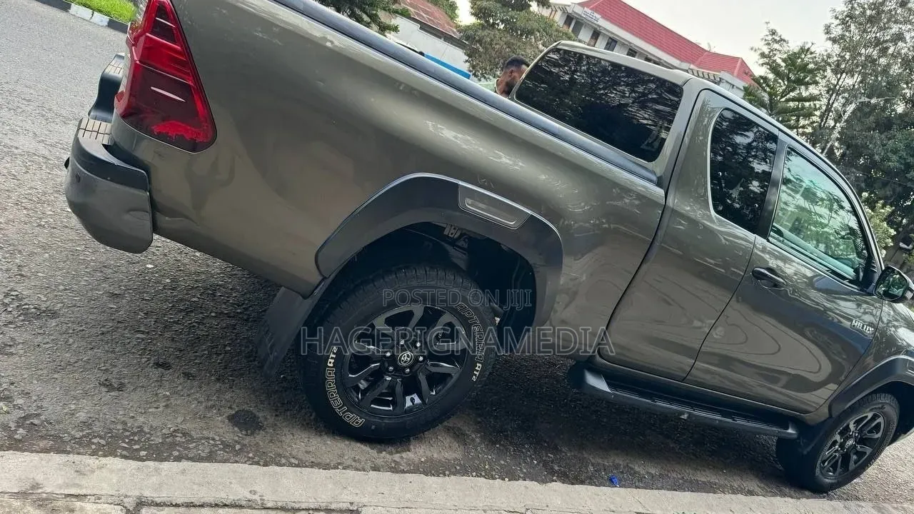 Toyota Hilux 2021 Gray