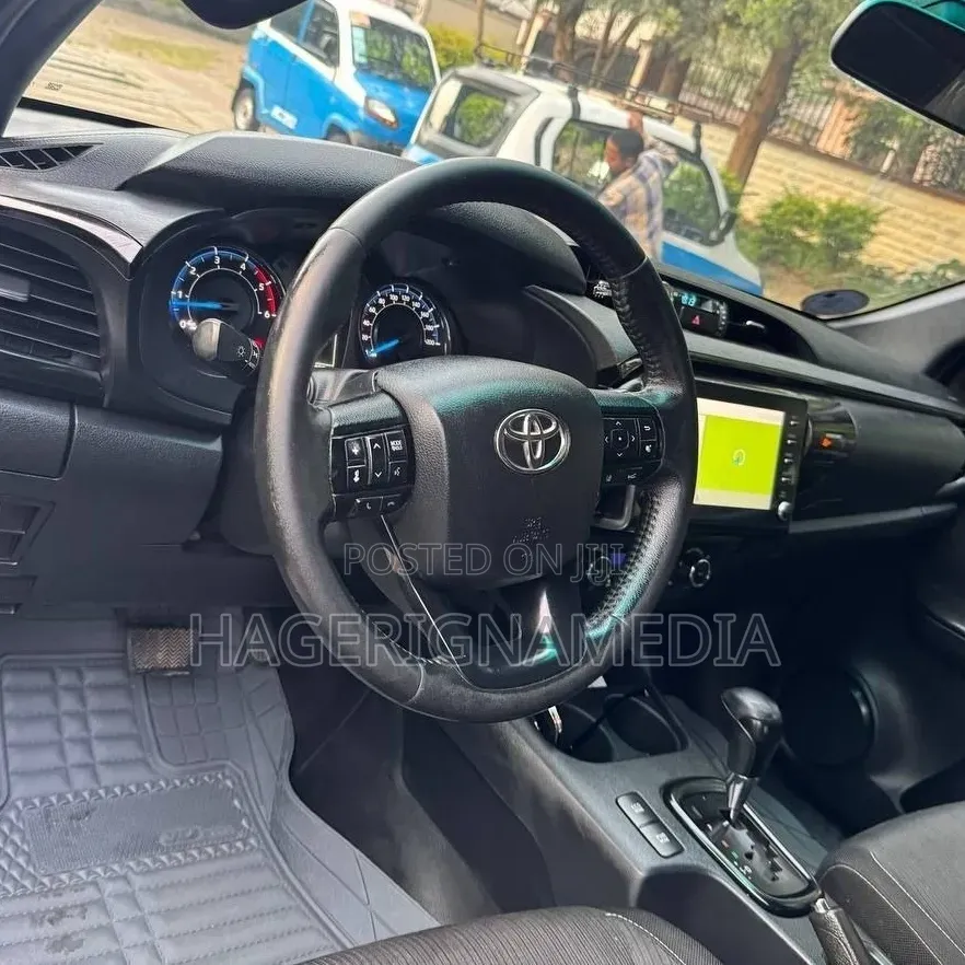 Toyota Hilux 2021 Gray