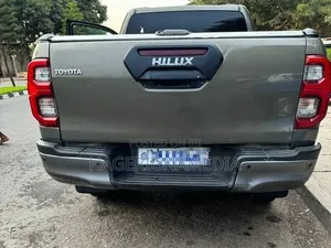 Toyota Hilux 2021 Gray