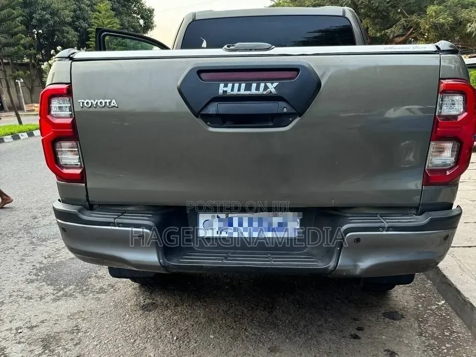 Toyota Hilux 2021 Gray