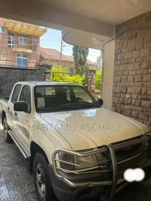 Toyota Hilux 2003 White
