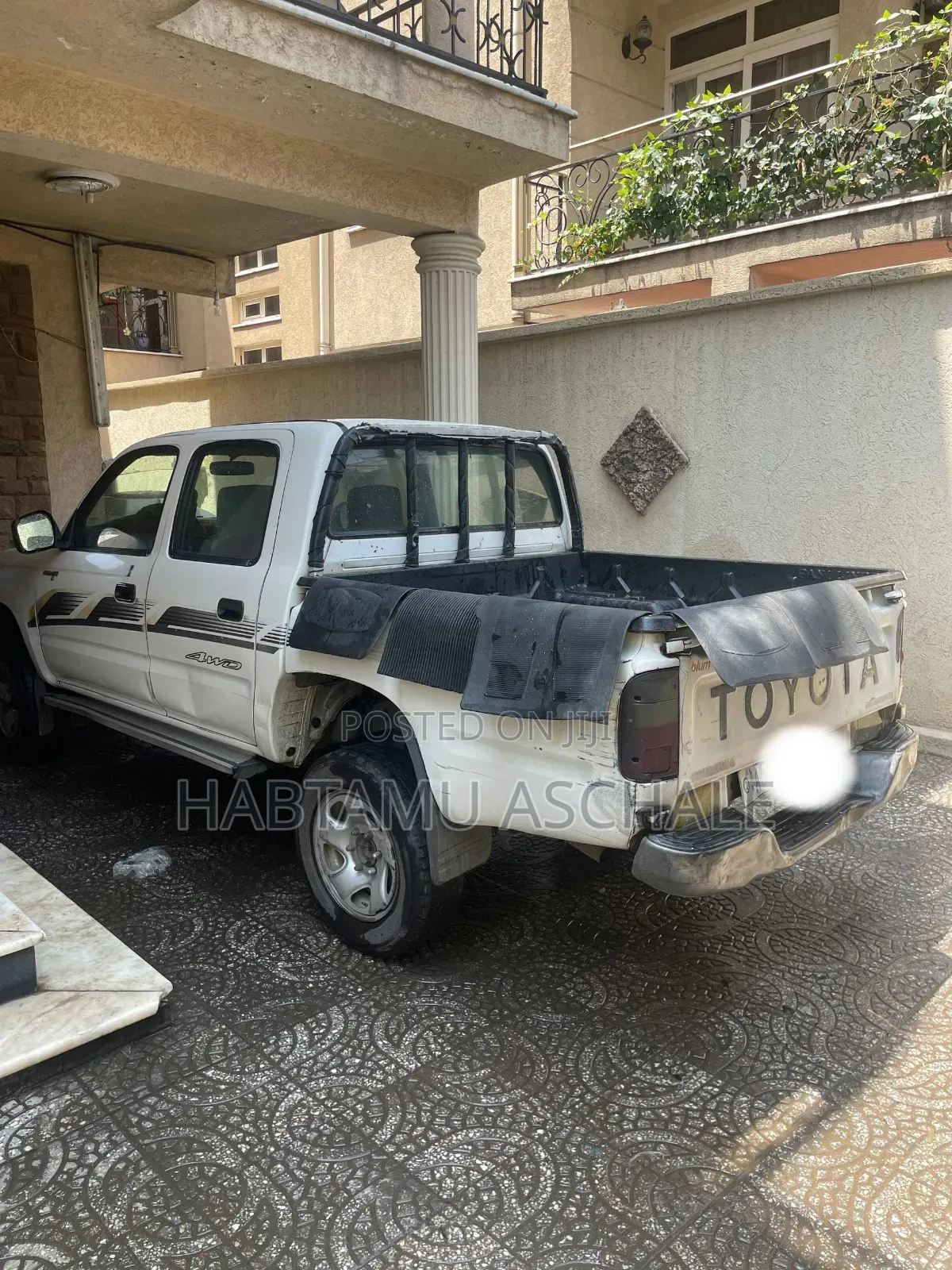 Toyota Hilux 2003 White