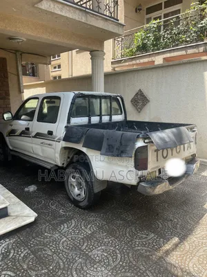 Toyota Hilux 2003 White