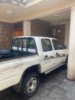 Toyota Hilux 2003 White