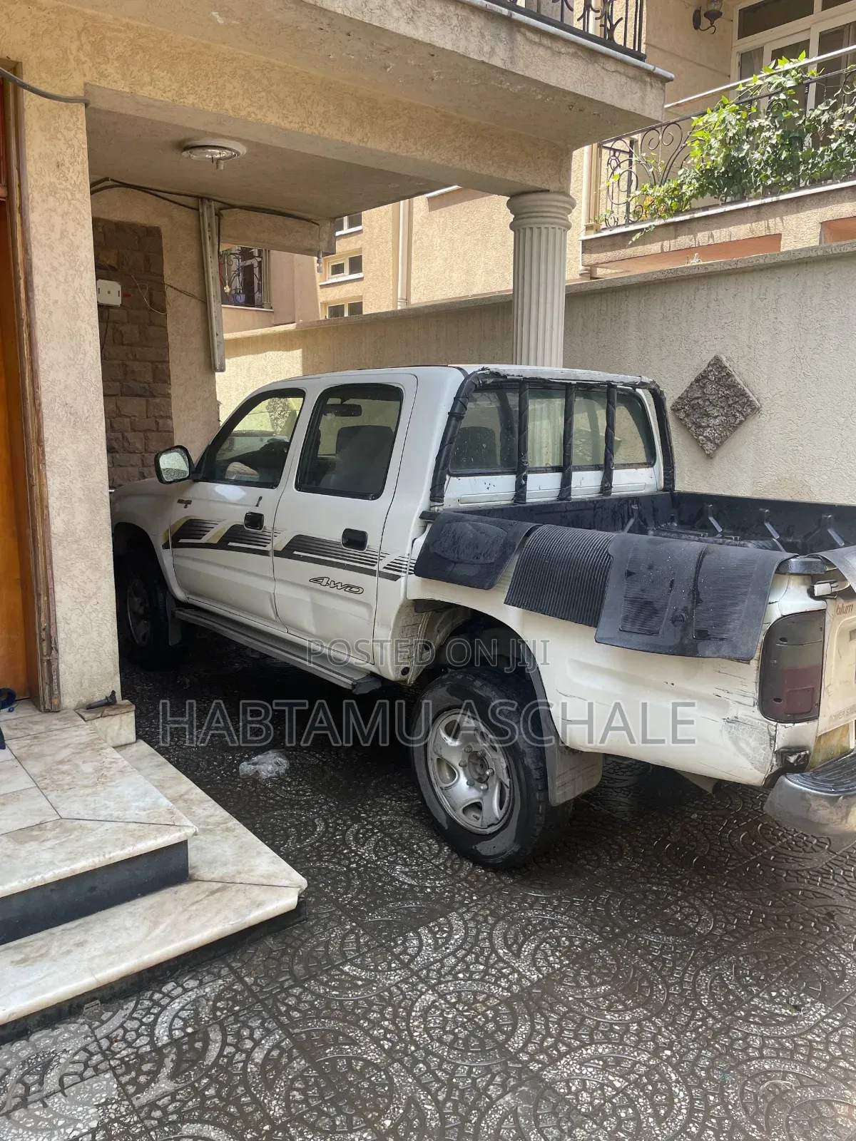 Toyota Hilux 2003 White