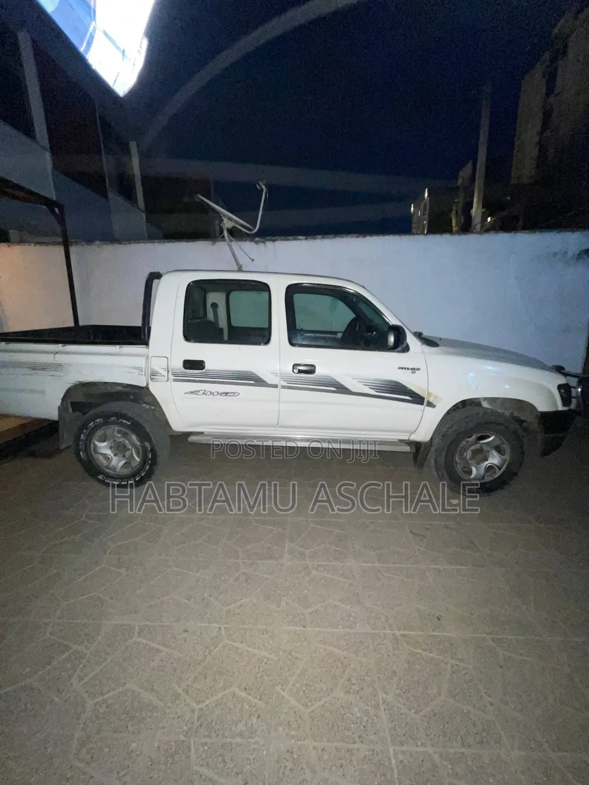Toyota Hilux 2003 White