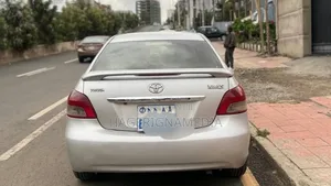 Toyota Yaris 2010 Silver