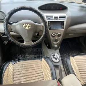 Toyota Yaris 2010 Silver