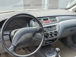 Mitsubishi Lancer 2000 Silver