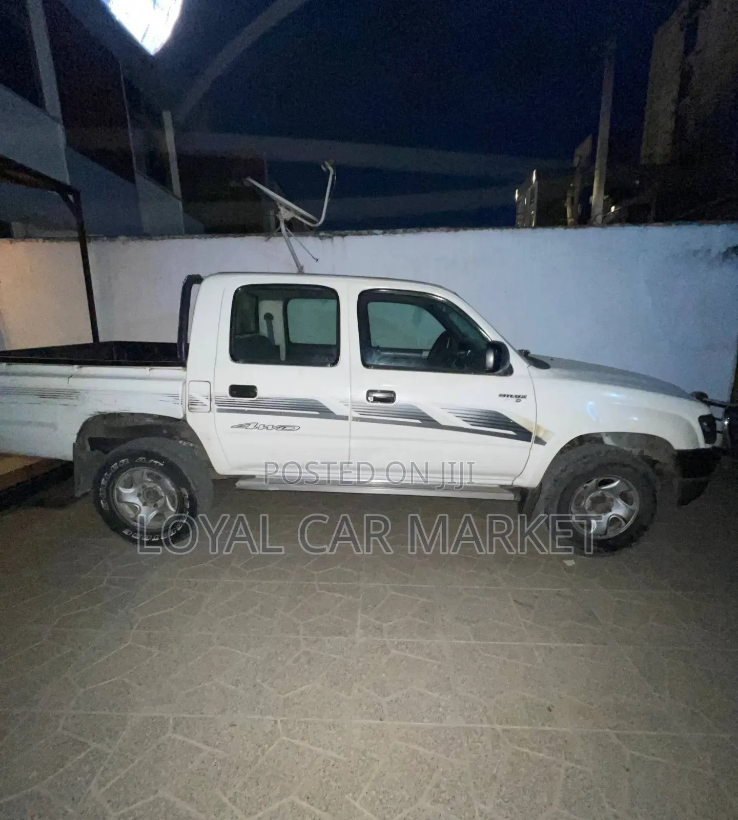 Toyota Hilux 2003 White