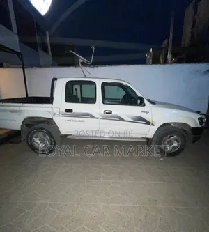 Toyota Hilux 2003 White