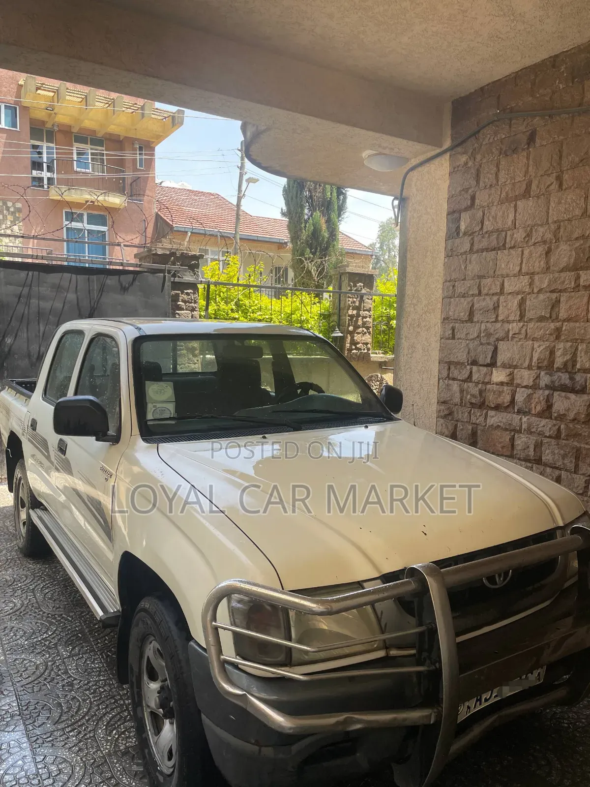 Toyota Hilux 2003 White