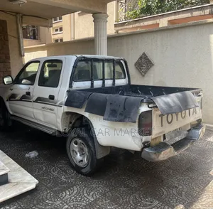 Toyota Hilux 2003 White