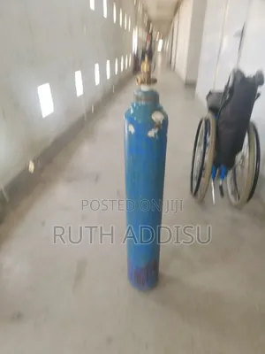 Oxygen Gas Cylinder Appears to Be a High-Pressure Vessel for Storing