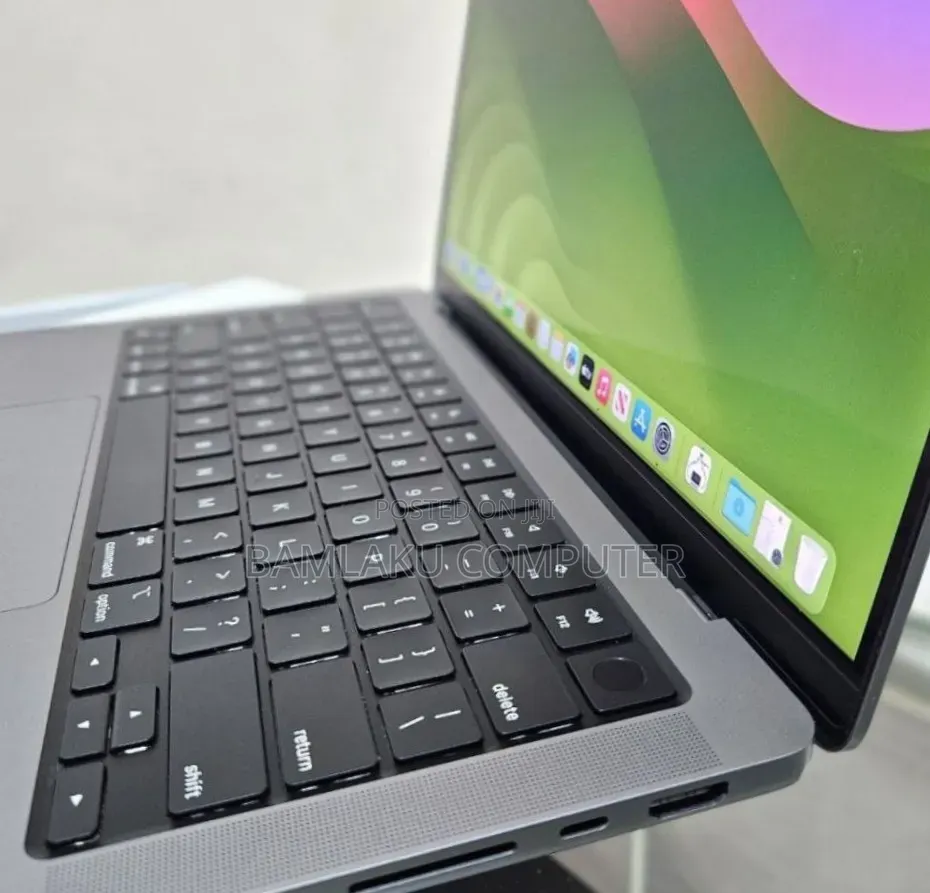 New Laptop Apple MacBook Pro 2021 M1 16GB Apple M1 Pro SSD 512GB