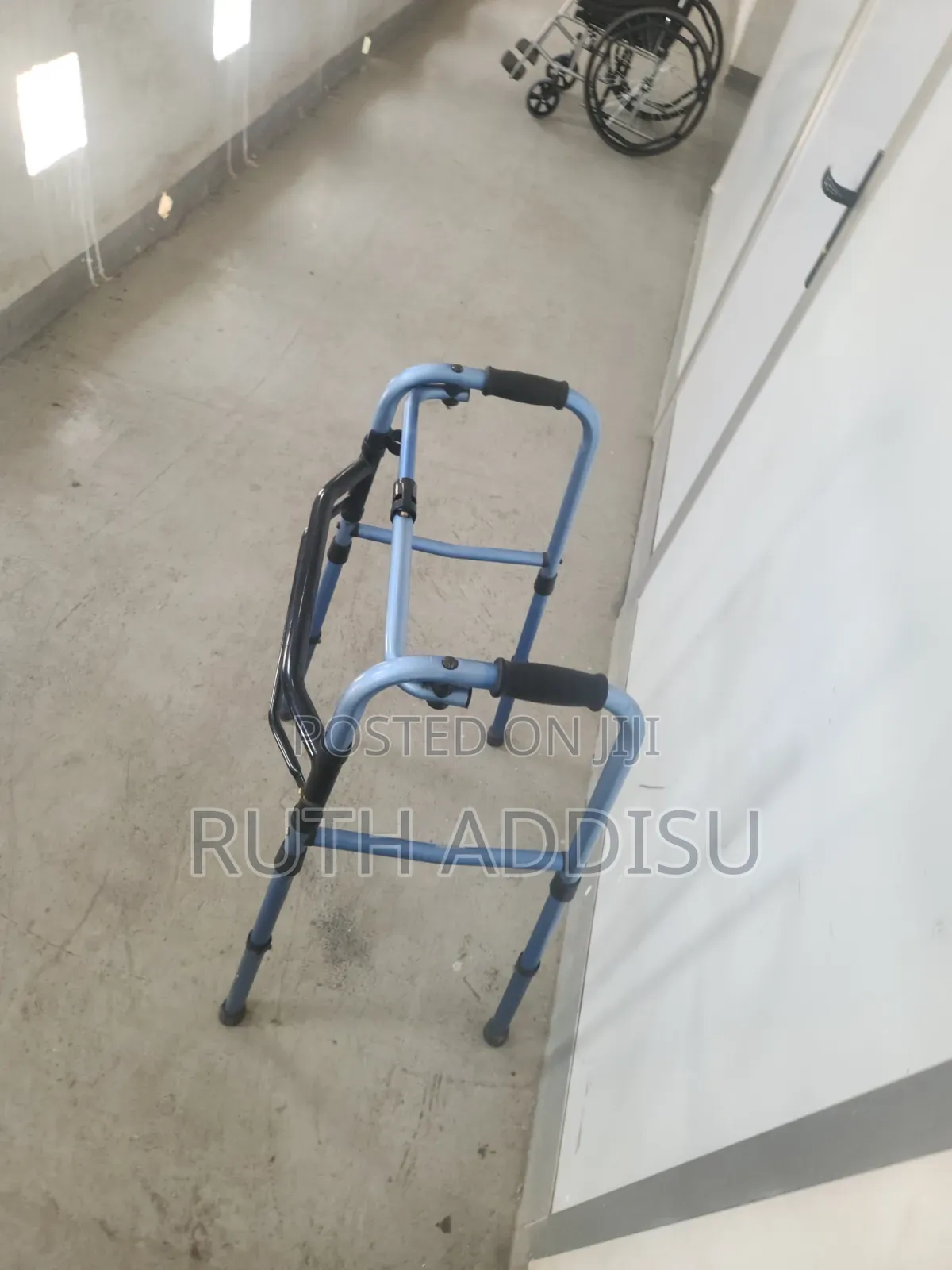 Vida 2in1 Walker and Commode - Compact Convenience Walking Frame New