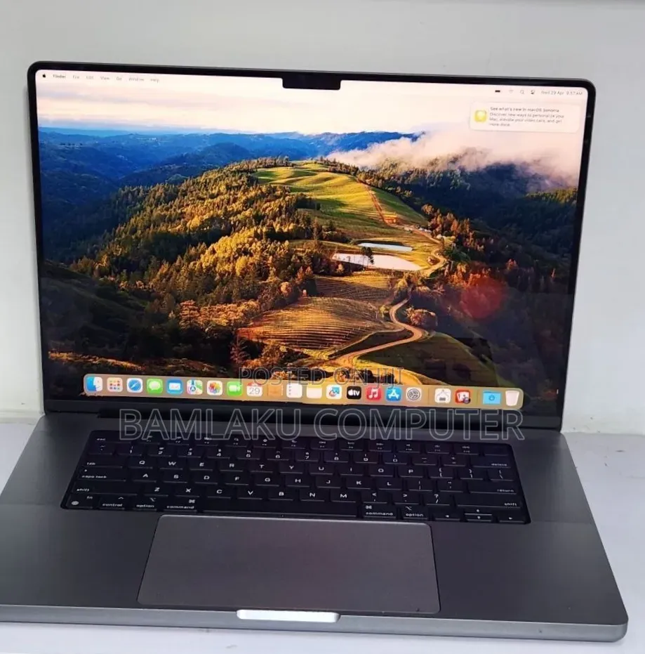 New Laptop Apple MacBook Pro 2021 M1 32GB Apple M1 Pro SSD 512GB