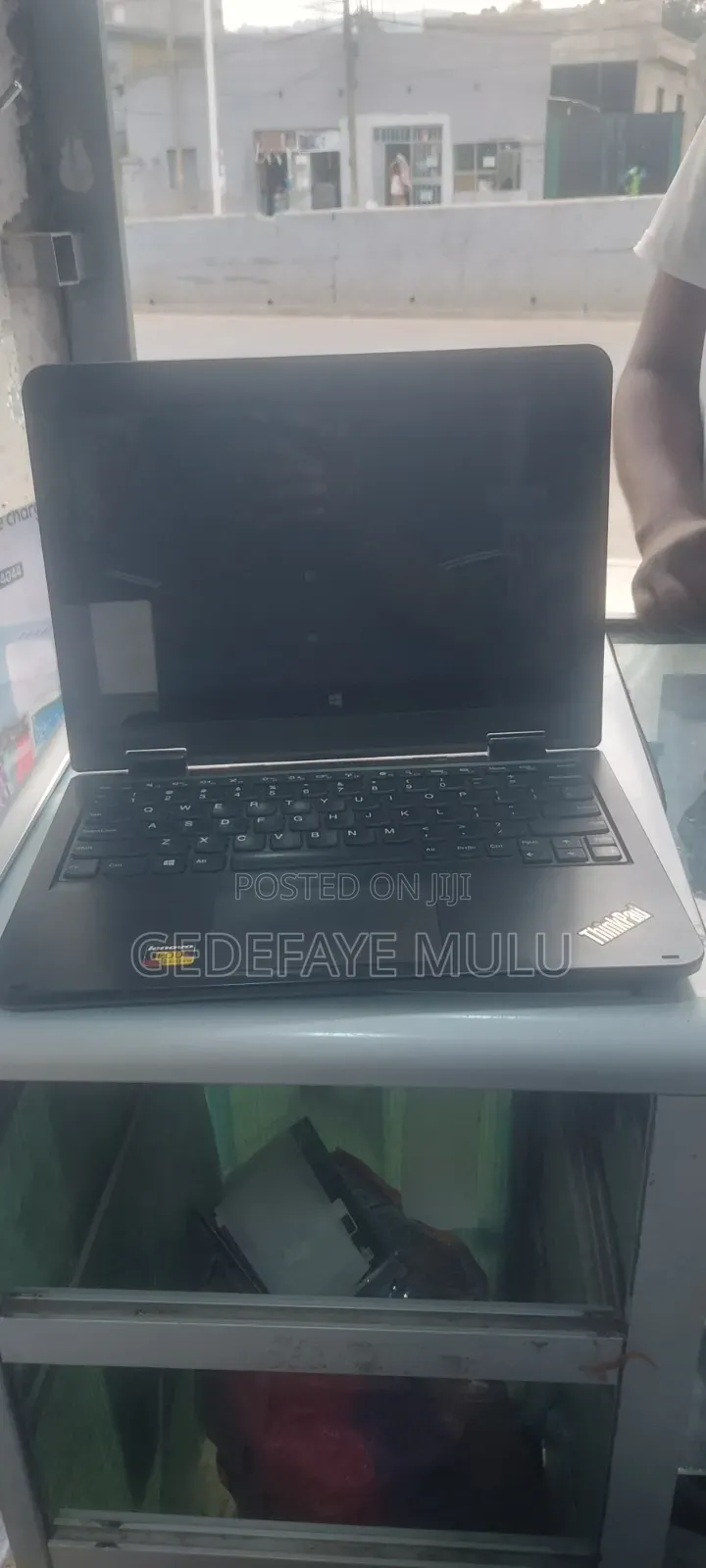 Laptop Lenovo ThinkPad Yoga 4GB Intel Celeron HDD 500GB
