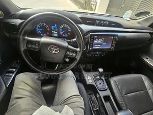 Toyota Hilux 2022 Gray