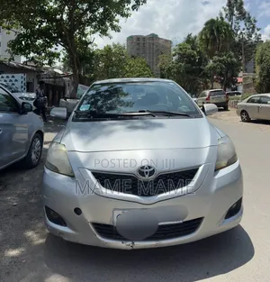 Toyota Belta 2010 Silver