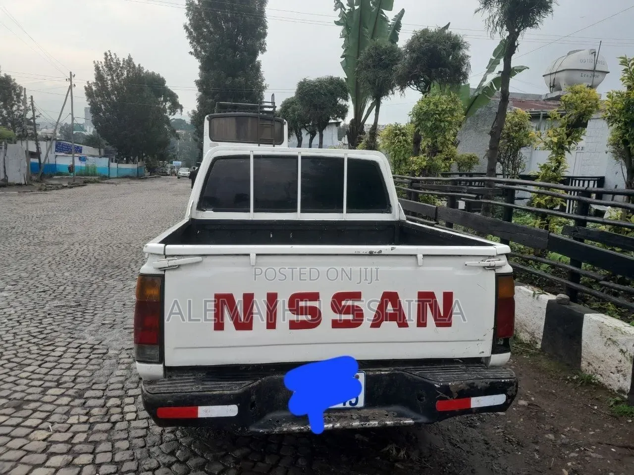 Nissan Pick-Up 1989 White