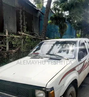 Nissan Pick-Up 1989 White