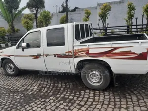 Nissan Pick-Up 1989 White