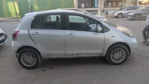 Toyota Yaris 2010 Silver
