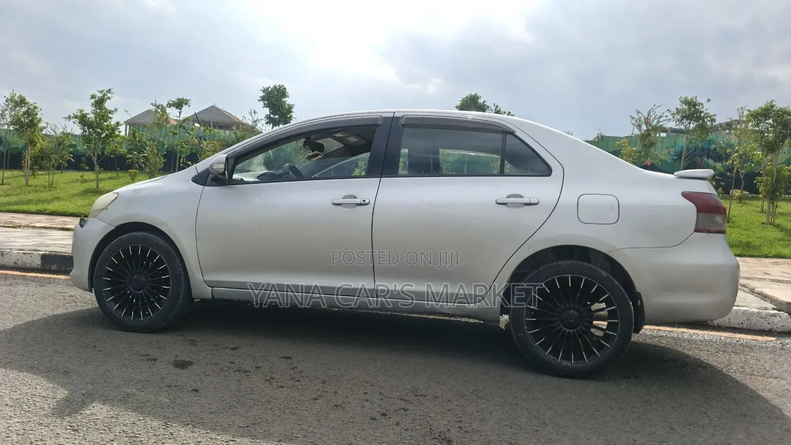 Toyota Belta 2010 Silver