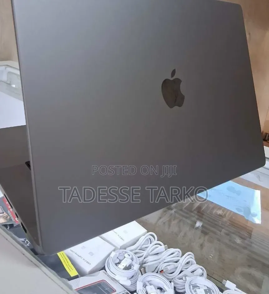 New Laptop Apple MacBook Pro 2020 M1 32GB Apple M1 Pro SSD 1T