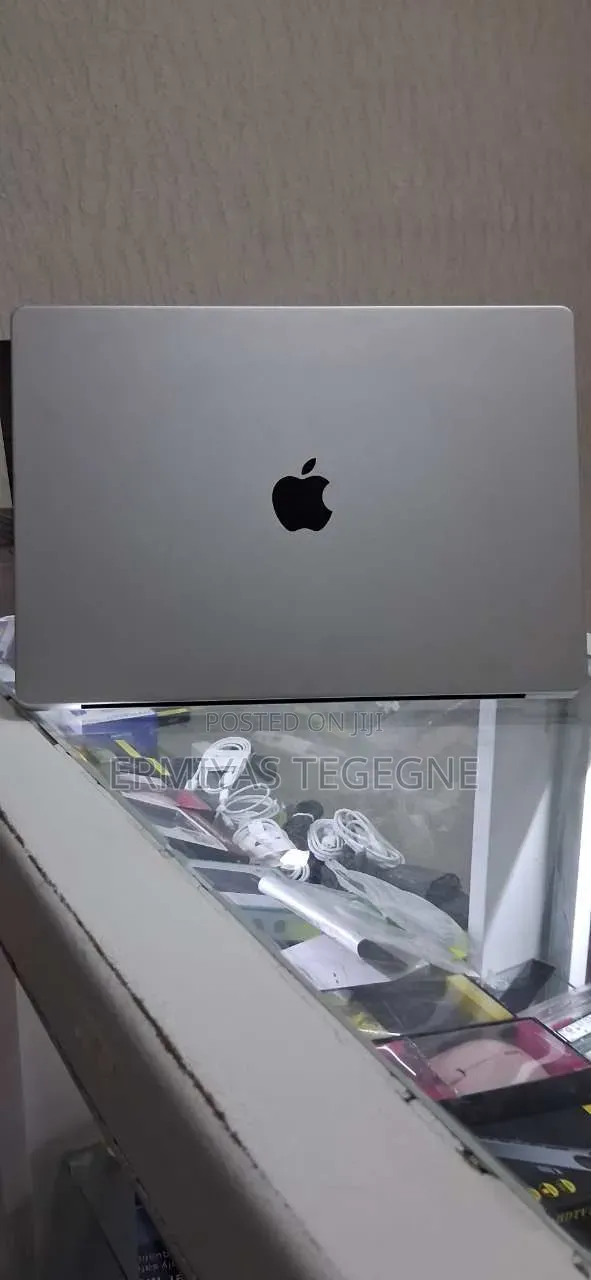 New Laptop Apple MacBook Pro 2019 16GB Apple M5 Max SSD 512GB