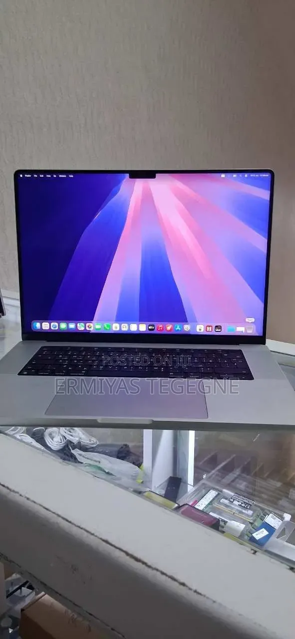 New Laptop Apple MacBook Pro 2019 16GB Apple M5 Max SSD 512GB