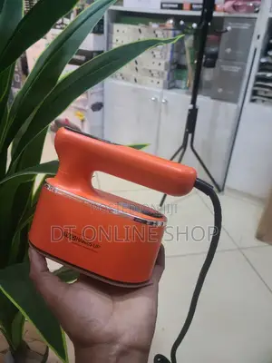 Handheld Steam Iron With LCD
Display and 180 Degree Rotating
Handle