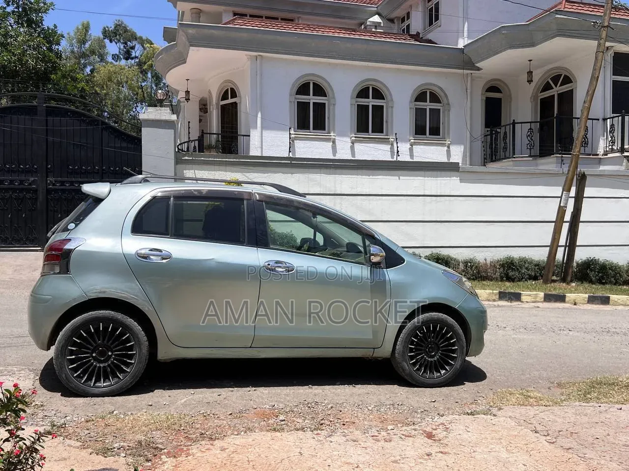 Toyota Yaris 2010 Beige