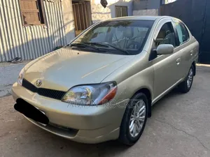 Toyota Platz 2001 Gold