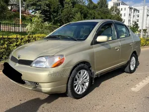 Toyota Platz 2001 Gold