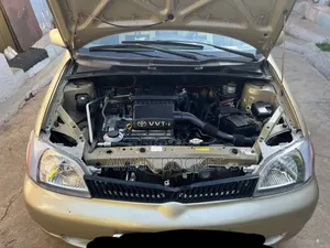 Toyota Platz 2001 Gold