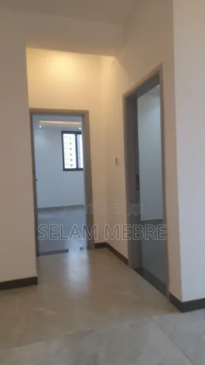 3bdrm Apartment in ኢማሮሽ, Arada for sale
