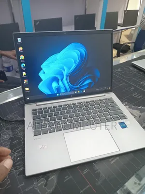New Laptop HP ZBook Firefly 14 G10 16GB Intel Core i7 SSD 512GB