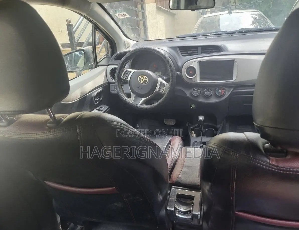Toyota Yaris 2012 Black