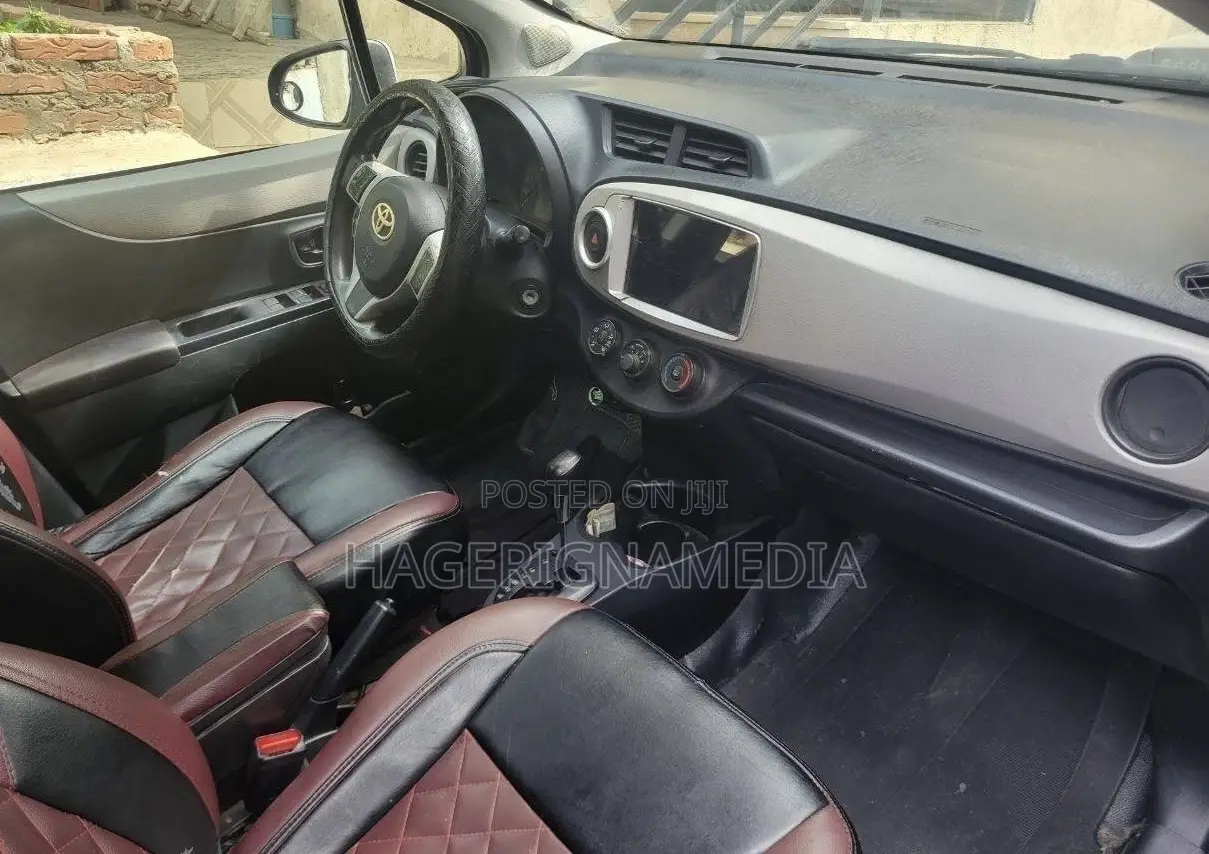 Toyota Yaris 2012 Black