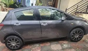 Toyota Yaris 2012 Black