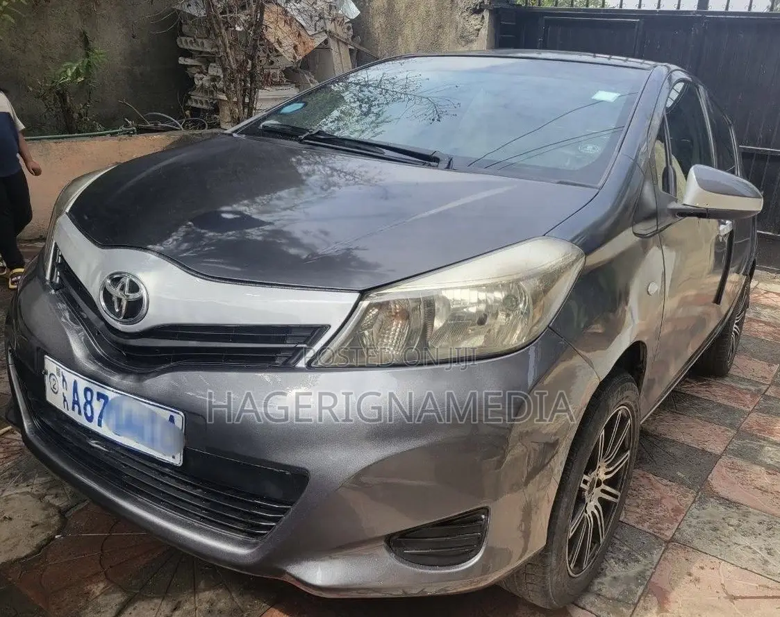 Toyota Yaris 2012 Black