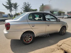 Toyota Platz 2001 Silver