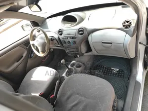 Toyota Platz 2001 Silver