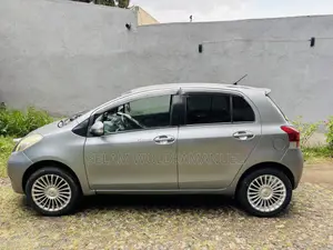 Toyota Yaris 2010 Gray