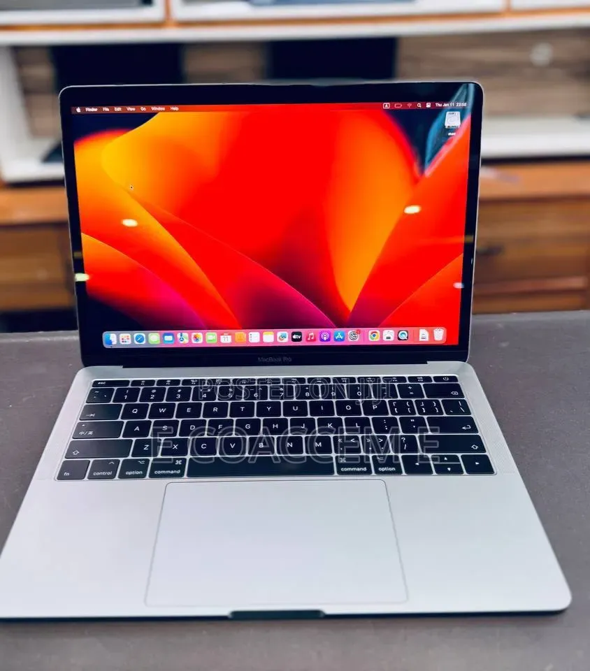 New Laptop Apple MacBook 8GB SSD 256GB
